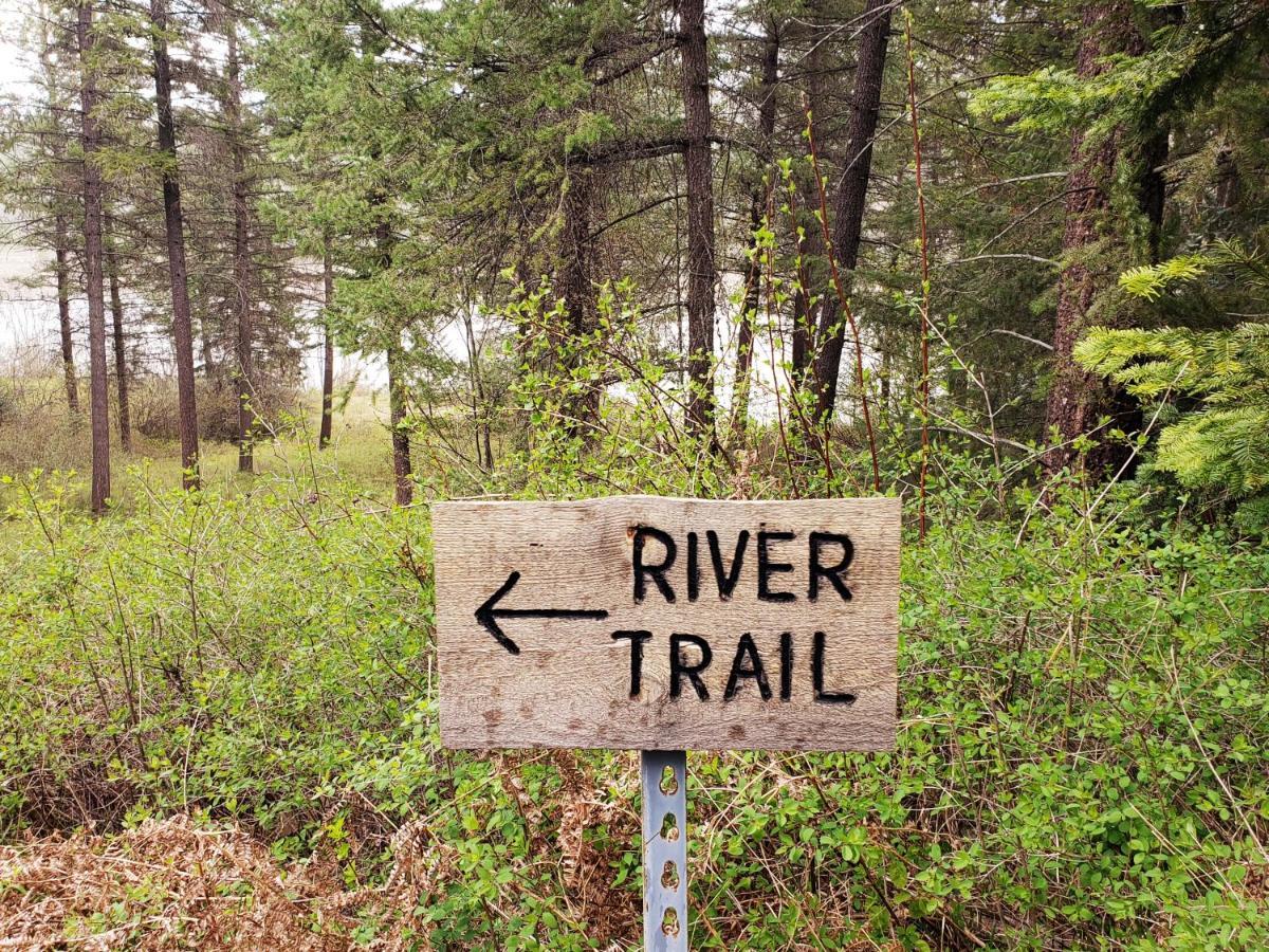 Riverfront Motel & Cabins Thompson Falls Экстерьер фото
