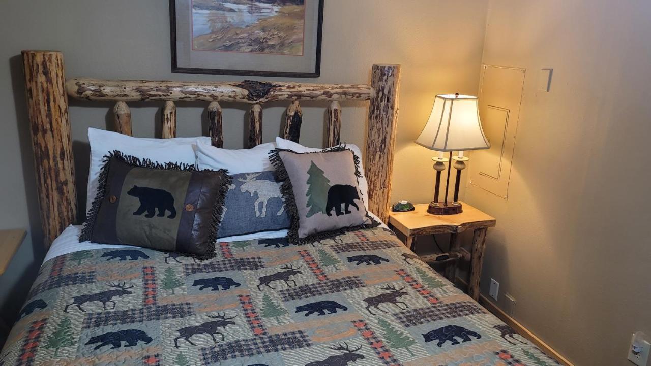 Riverfront Motel & Cabins Thompson Falls Экстерьер фото